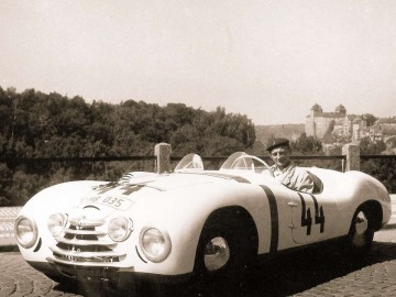  Hans-Joachim Stuck za kierownicą historycznego modelu Skoda Sport